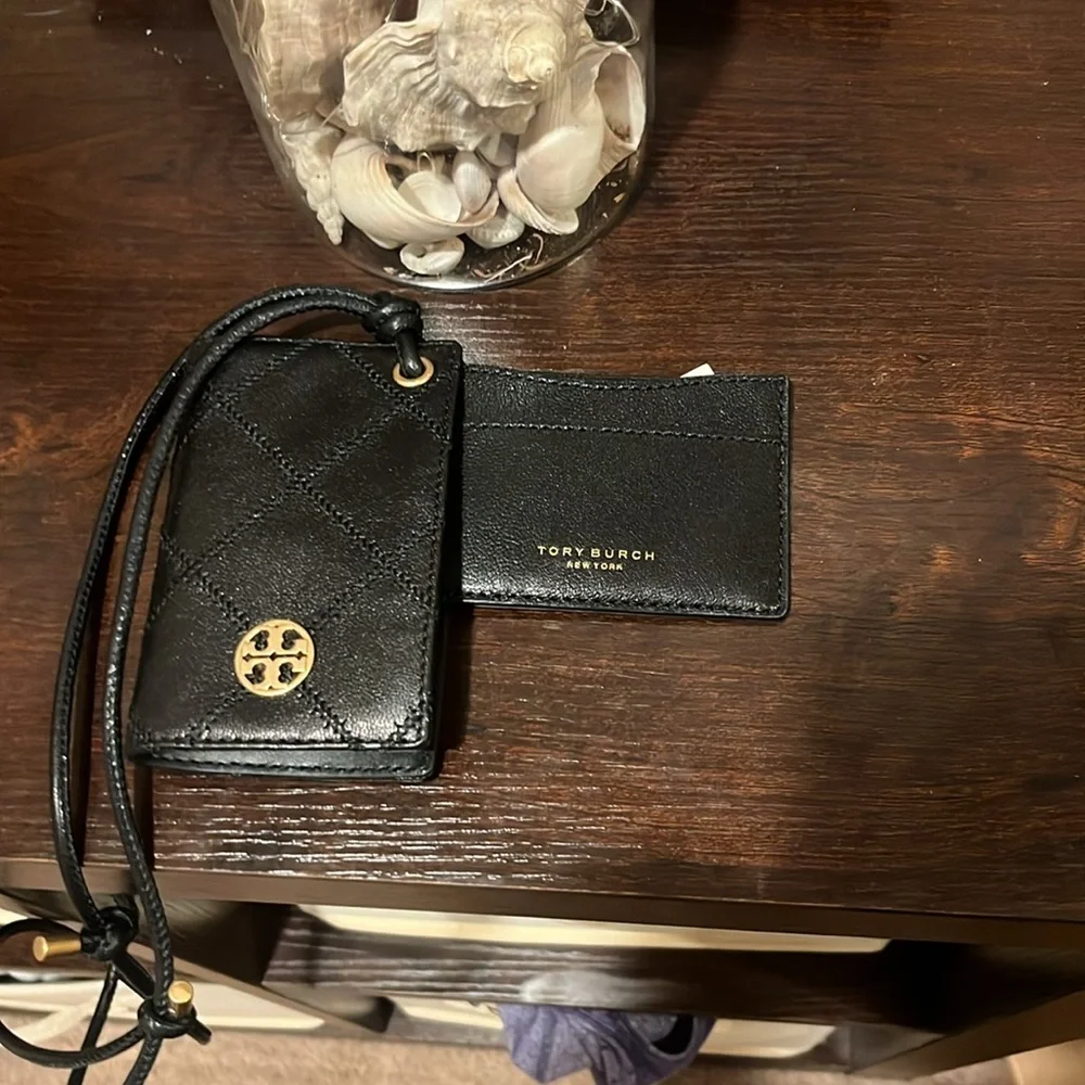 Tory Burch compact tory